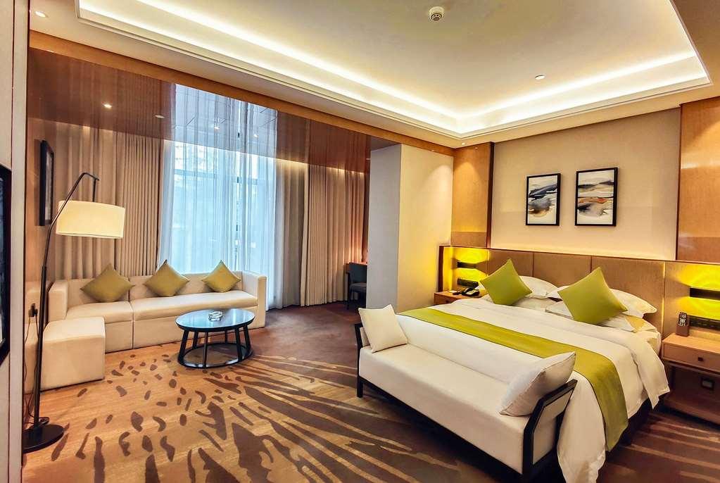 Leshan Ramada Hotel Rum bild
